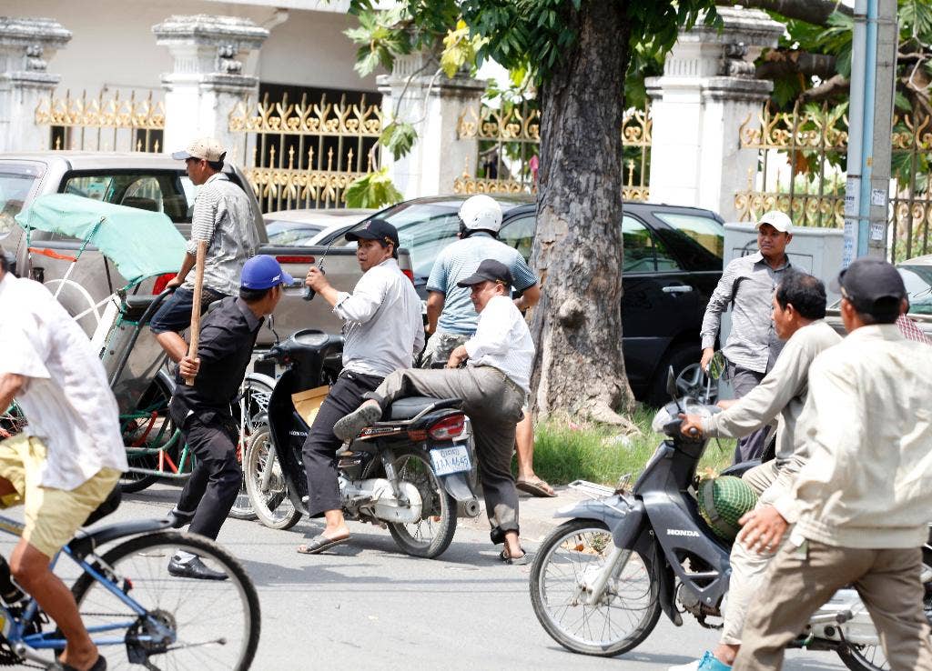 Aksi unjuk rasa di seluruh dunia menuntut reformasi dan upah yang lebih tinggi;  bentrokan di Kamboja, Turki