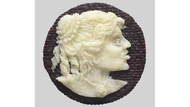 Artist creates beautiful works of art from Oreo frosting and Chex