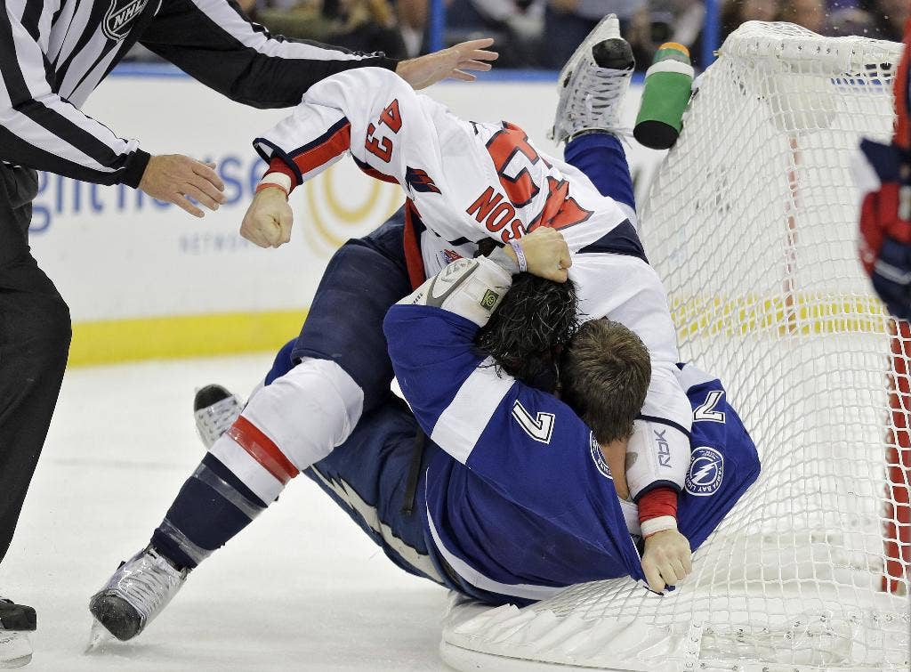 Jason Garrison mencetak gol pengikat di periode ke-3, Lightning mengalahkan Capitals 4-3