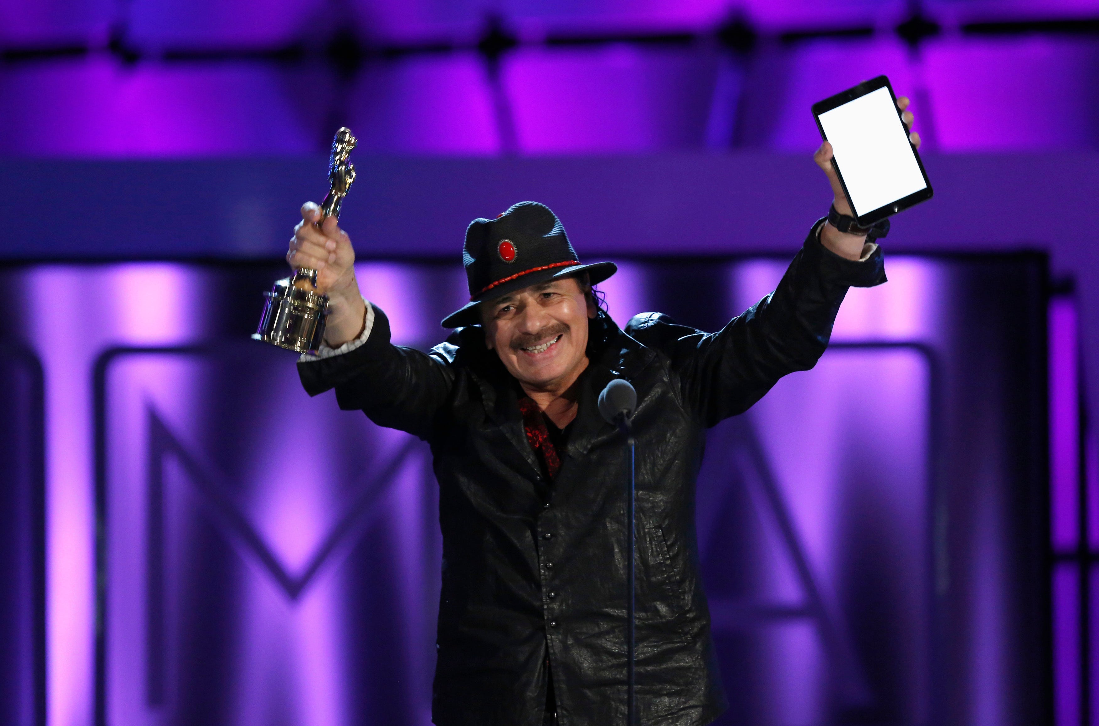 Carlos Santana's wife files for divorce - report