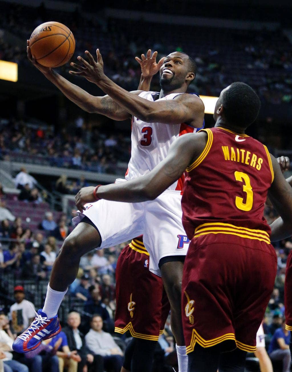 Lompatan pelayan di bel mengangkat Cavaliers menang 97-96 atas Pistons