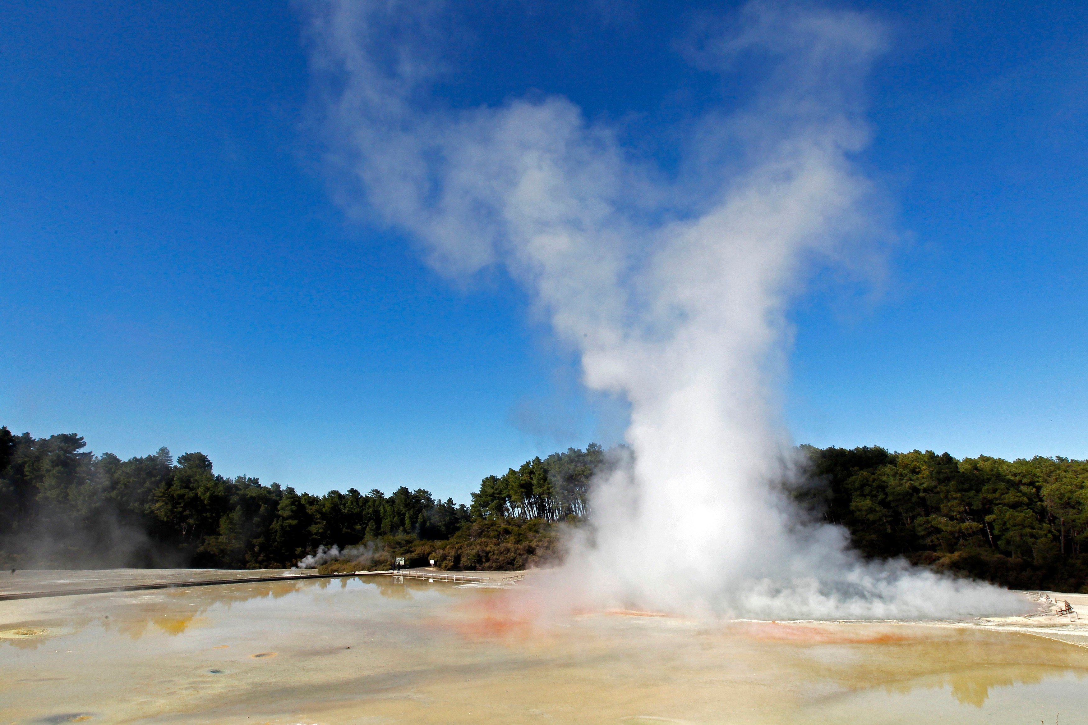 Volcano zone reservoirs could hold huge amounts of gold and silver