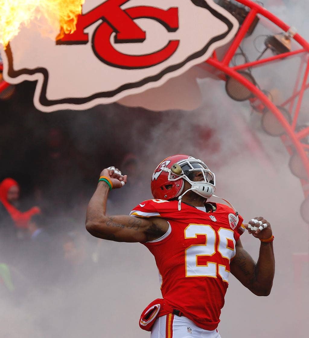Dari mantan pelatih hingga mantan rekan setimnya Eric Berry, Chiefs, didukung saat berjuang melawan penyakit