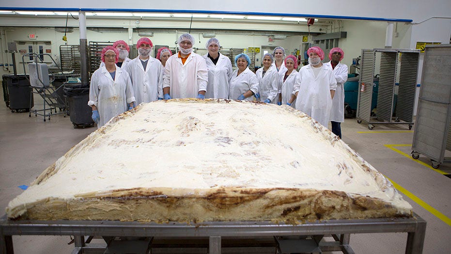 World record broken with 1,149-pound cinnamon roll | Fox News