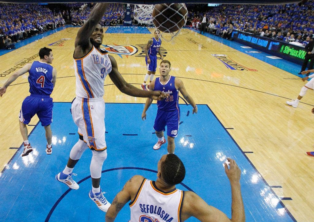 Paul mencetak 32, buat 8 3 poin saat Clippers melewati Thunder 122-105 di Game 1 Roll
