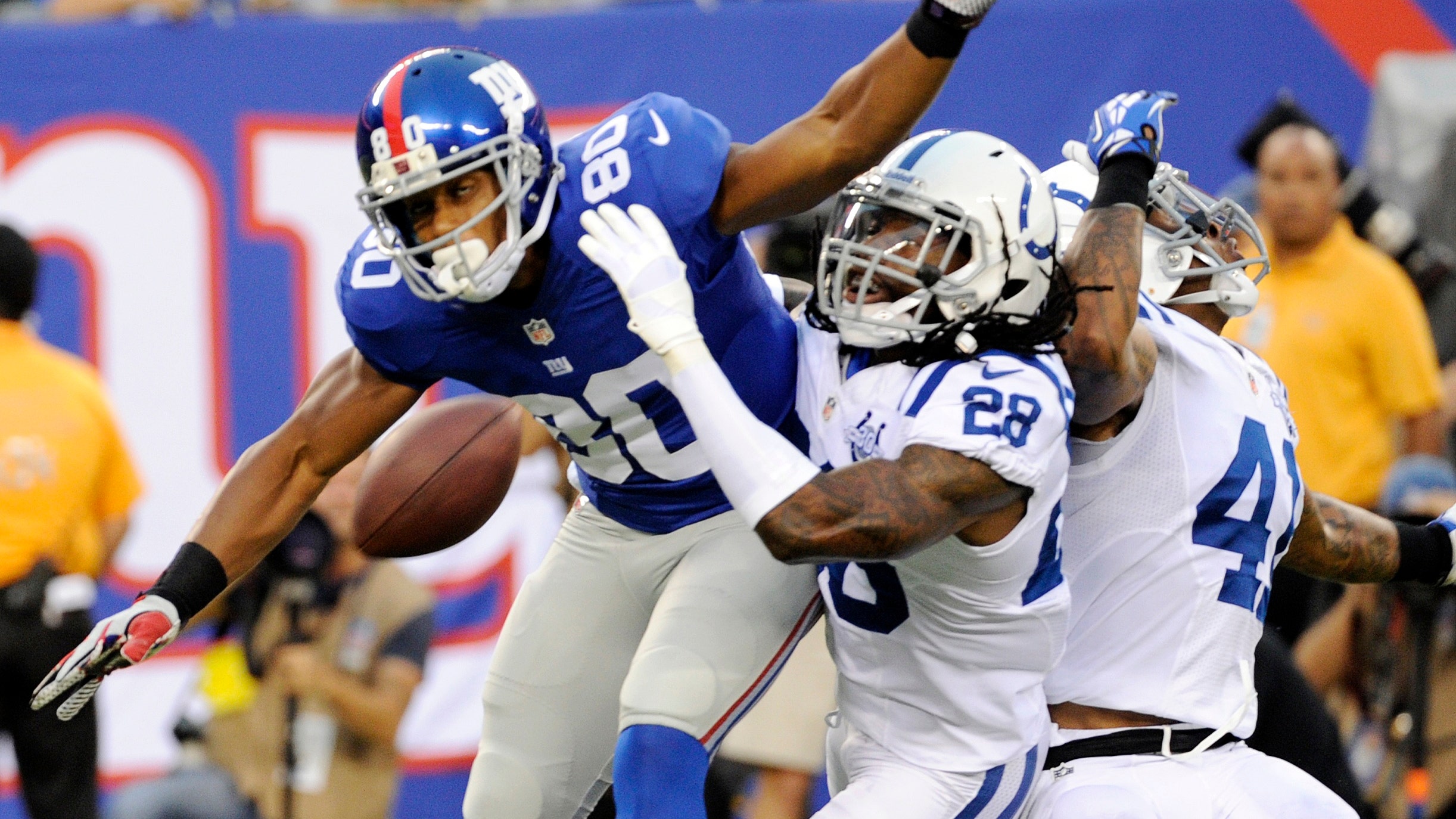 Colts loosen up before Giants game