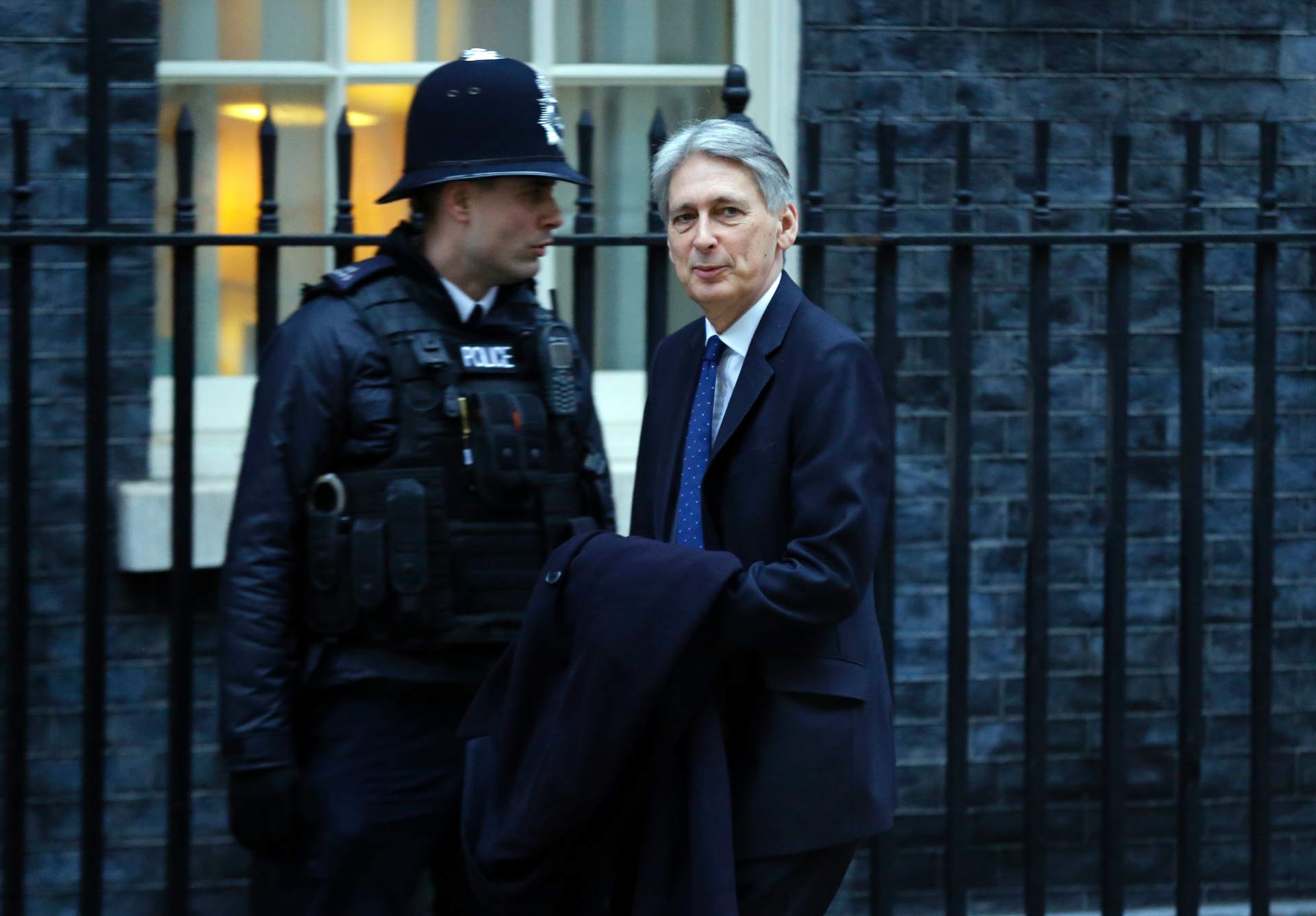 Inggris mendorong Jerman untuk menyetujui kesepakatan jasa keuangan UE