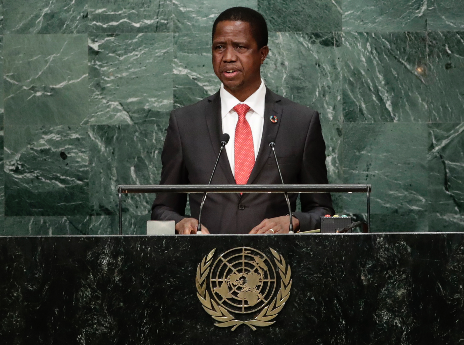Zambia yang dulunya stabil menjadi tegang ketika presiden menyerukan kekuatan tambahan
