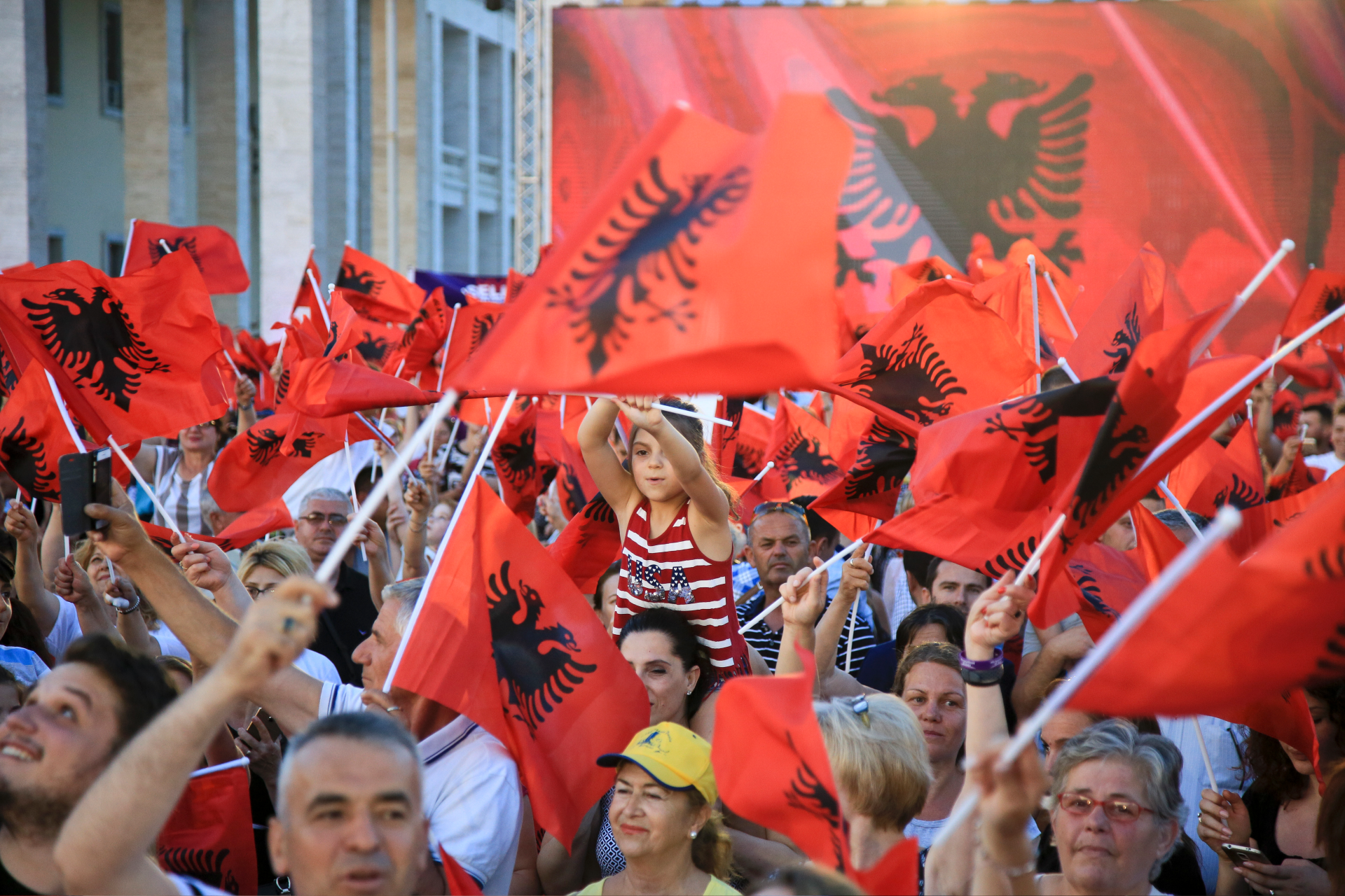 Albania pergi ke tempat pemungutan suara, sumpah berakhir dengan politik konfrontatif