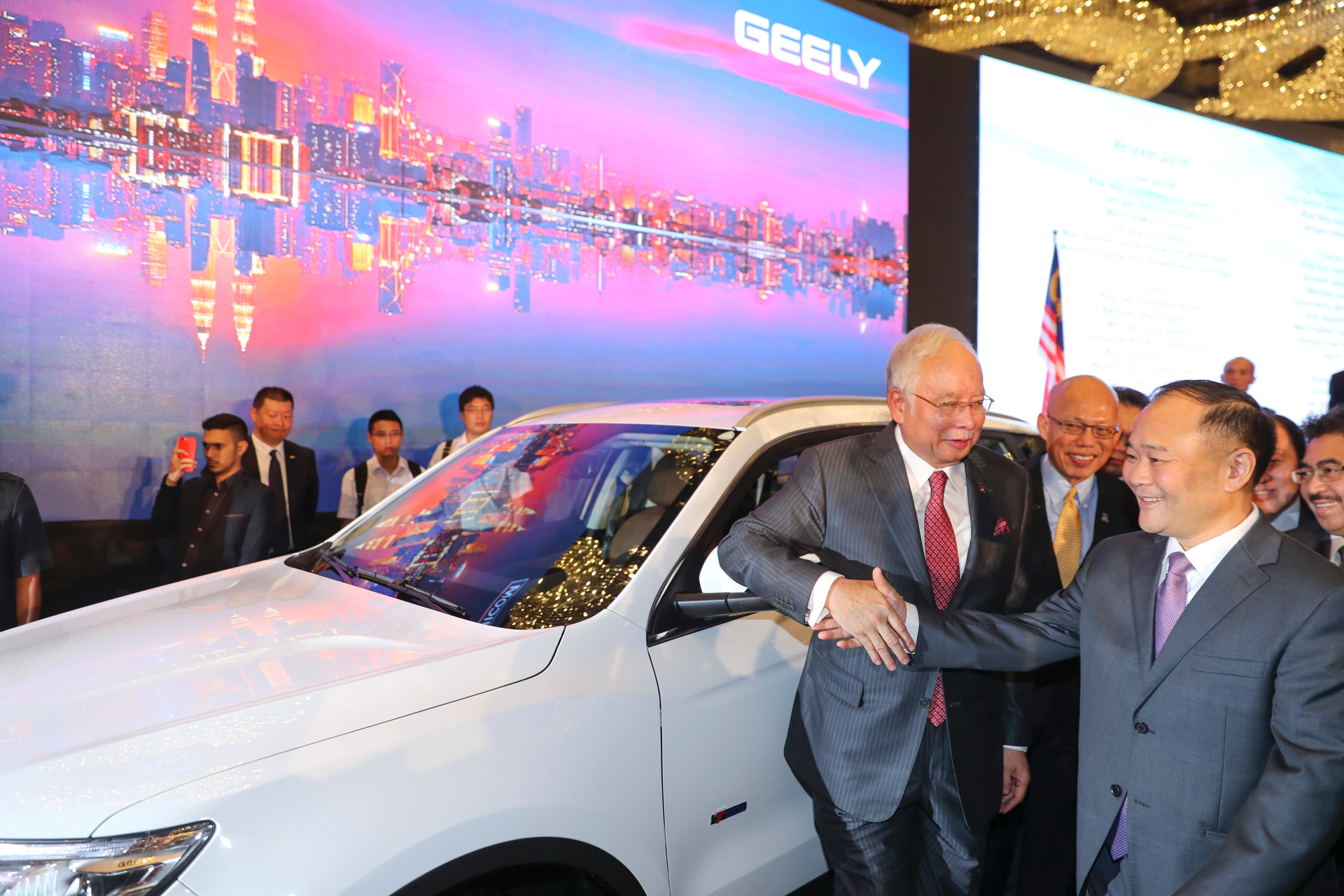 Produsen mobil Tiongkok membeli saham Proton Malaysia