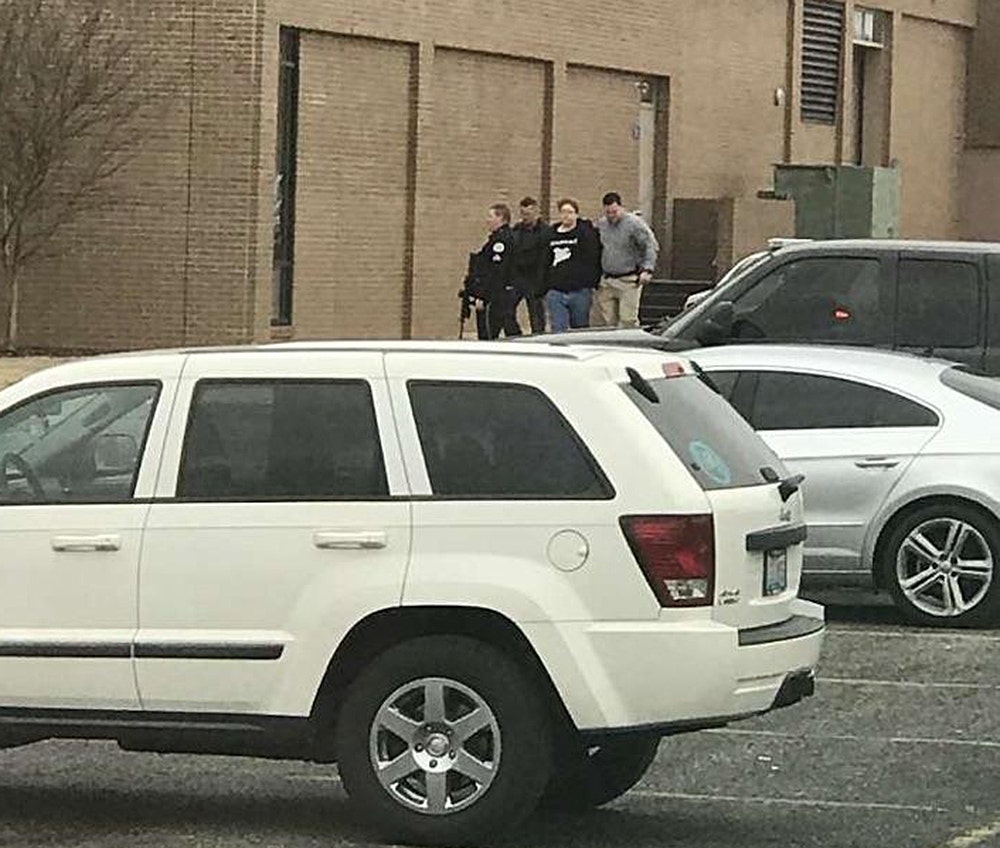 2 dead, 19 injured in Kentucky school shooting; suspect held Fox News