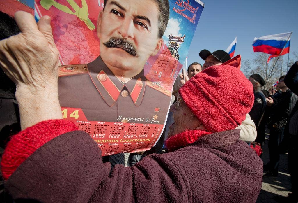 Kemarahan dan keputusasaan bersaing saat Ukraina menghadapi ketidakberdayaan atas pengambilalihan Krimea