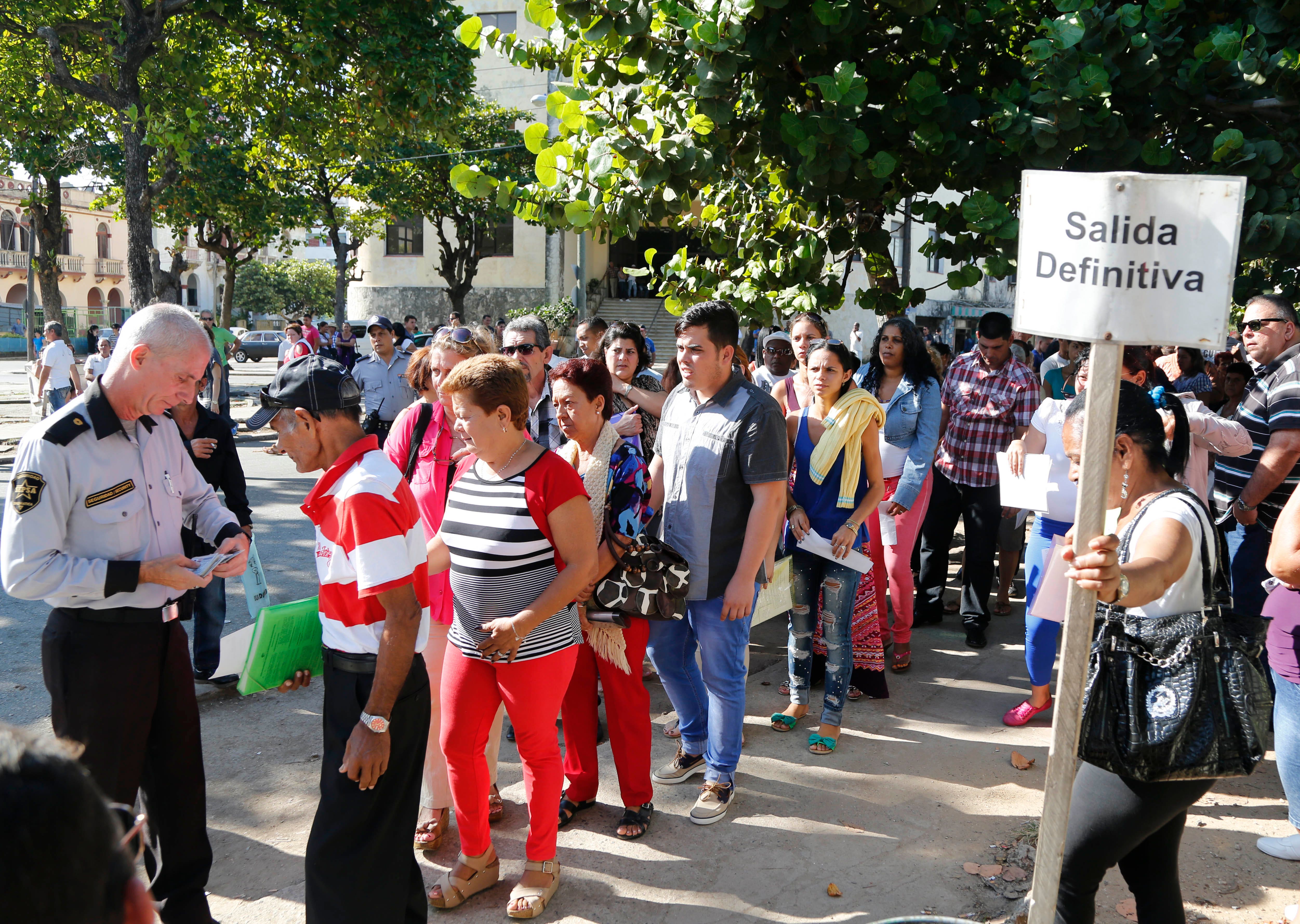 U.S. seeks end to Cuban restrictions on diplomats, accelerate level of