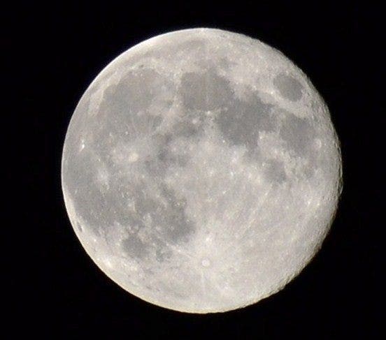 Blue moon wows observers around the world (photos)