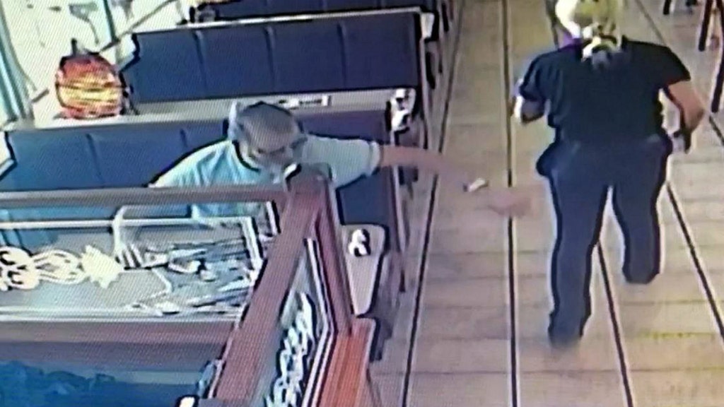 Dennys Customer Arrested After Allegedly Slapping Waitress Butt Fox 