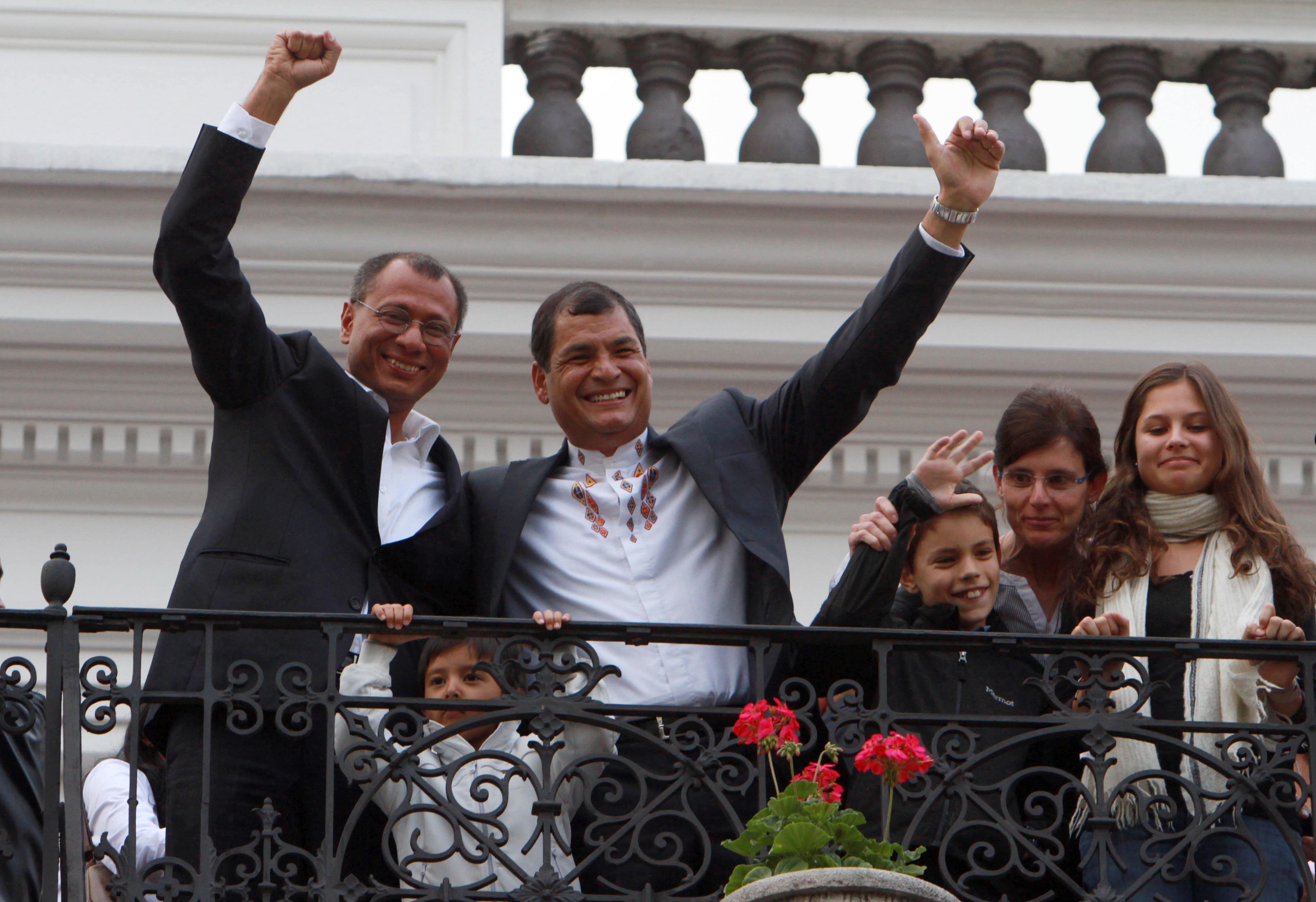 Official results show Correa winning Ecuador presidential election
