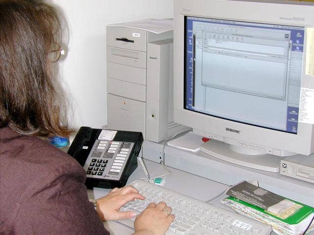 Senate panel approves bill requiring police to get a warrant to read emails