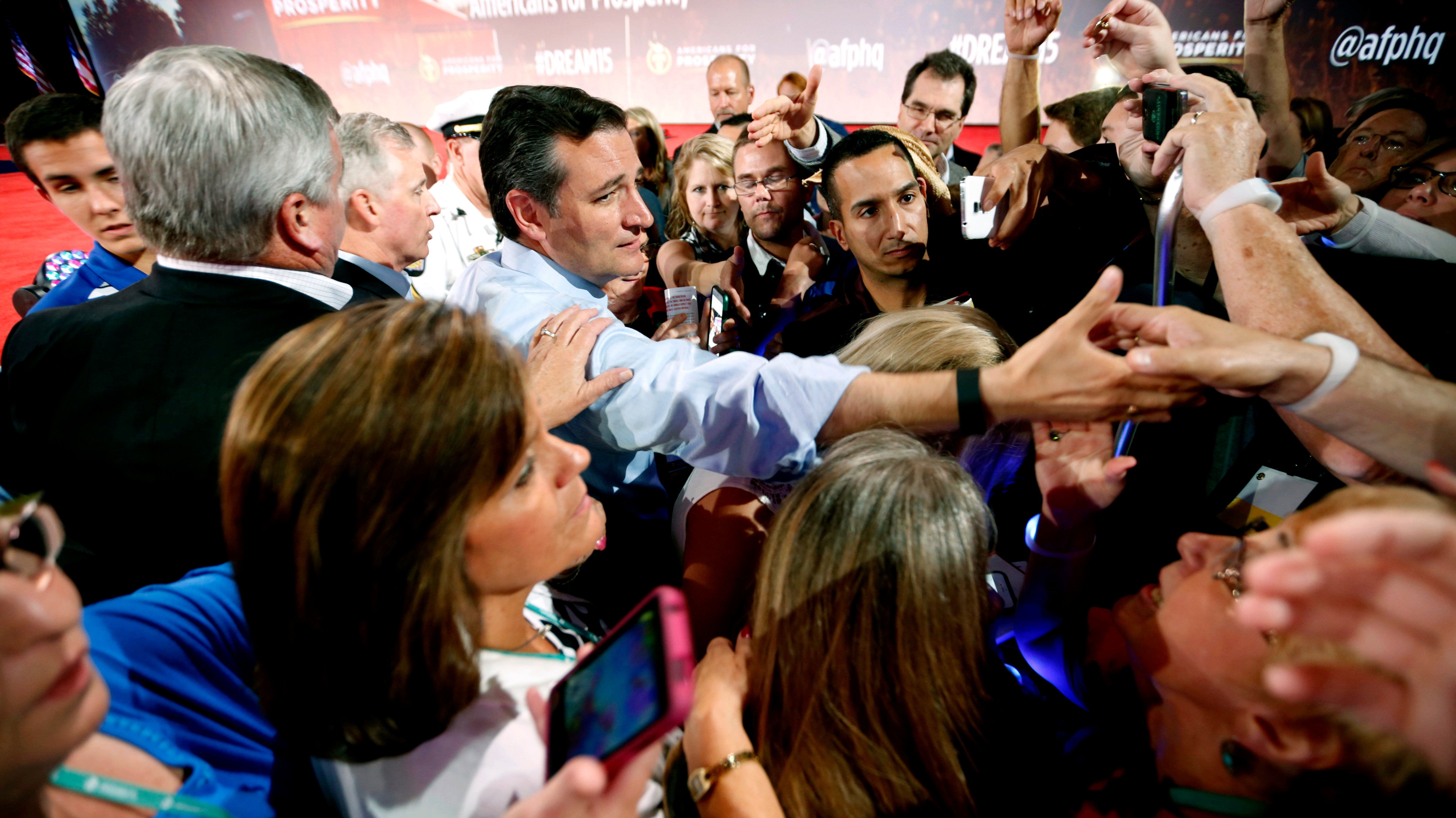 Dengan sorak-sorai yang memekakkan telinga, Ted Cruz menjadi favorit di KTT Amerika untuk Kemakmuran