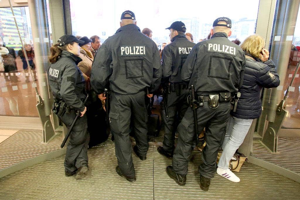 Security staff go on strike at 3 German airports; police turning away ...