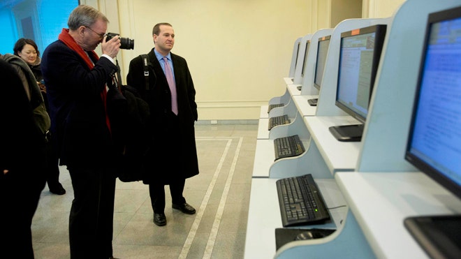 Schmidt dari Google mempelajari kehidupan internet yang terbatas di Korea Utara