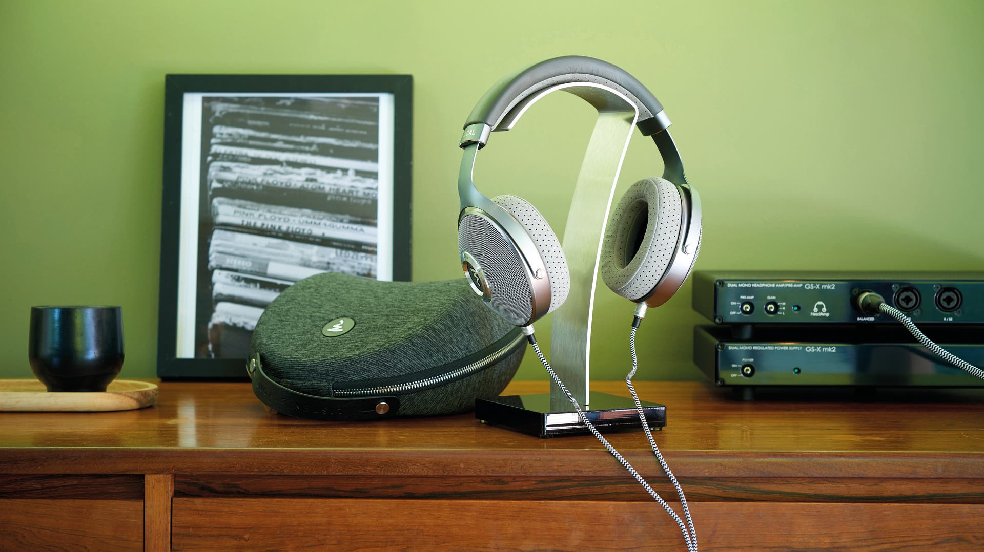 8 innovative gadget gifts for the techie in your life