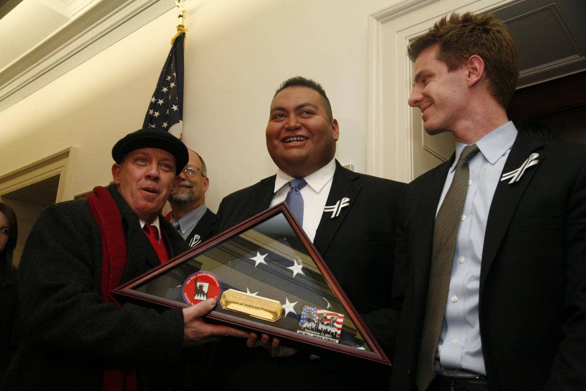 9/11 Responders Give Flag To Giffords' Office | Fox News