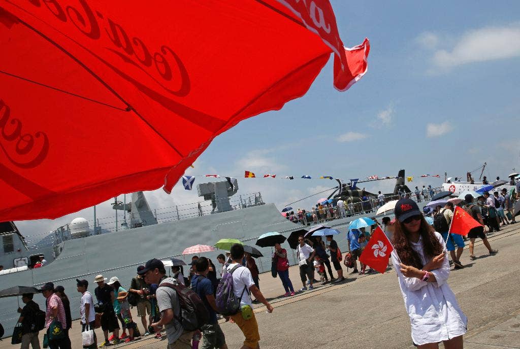 Ribuan orang, namun jumlahnya lebih sedikit dibandingkan tahun-tahun sebelumnya, bergabung dalam demonstrasi demokrasi di Hong Kong