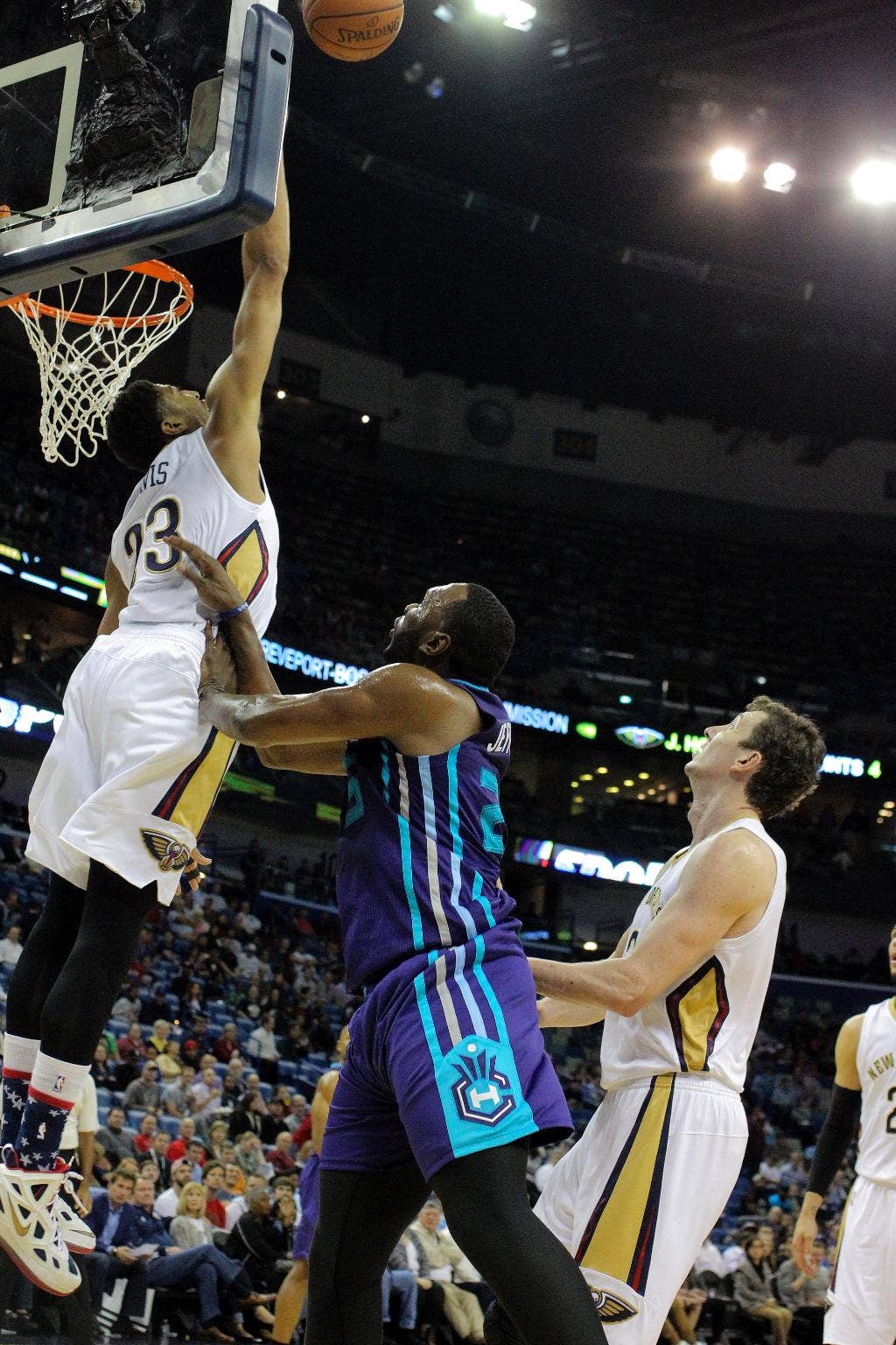 Anthony Davis mencetak double-double saat New Orleans Pelicans mengalahkan Charlotte Hornets 100-91