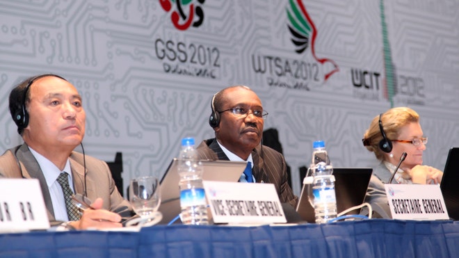 Internet masih diserang oleh PBB, kata komisaris FCC