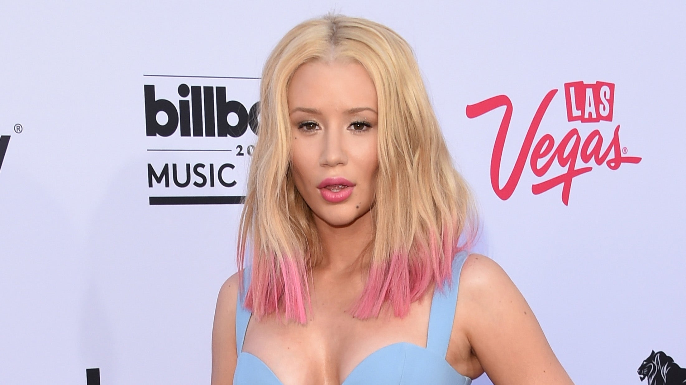 Iggy Azalea Xporn - Rapper Iggy Azalea poses nude to promote new music | Fox News