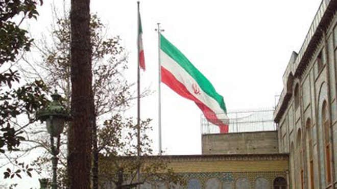 Polandia bendera baru di Iran Spark Rumor Teknologi Peregangan Satelit Klandestin
