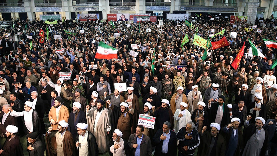 Trump meningkatkan dukungannya terhadap protes di Iran, dengan mengatakan ‘dunia sedang mengawasi’