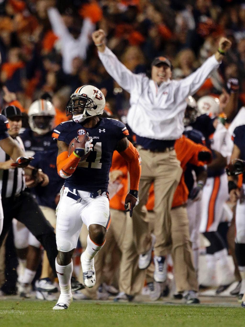 Kegembiraan atau kesedihan, Iron Bowl Kick-Six membangkitkan kenangan kuat bagi Alabama dan Auburn