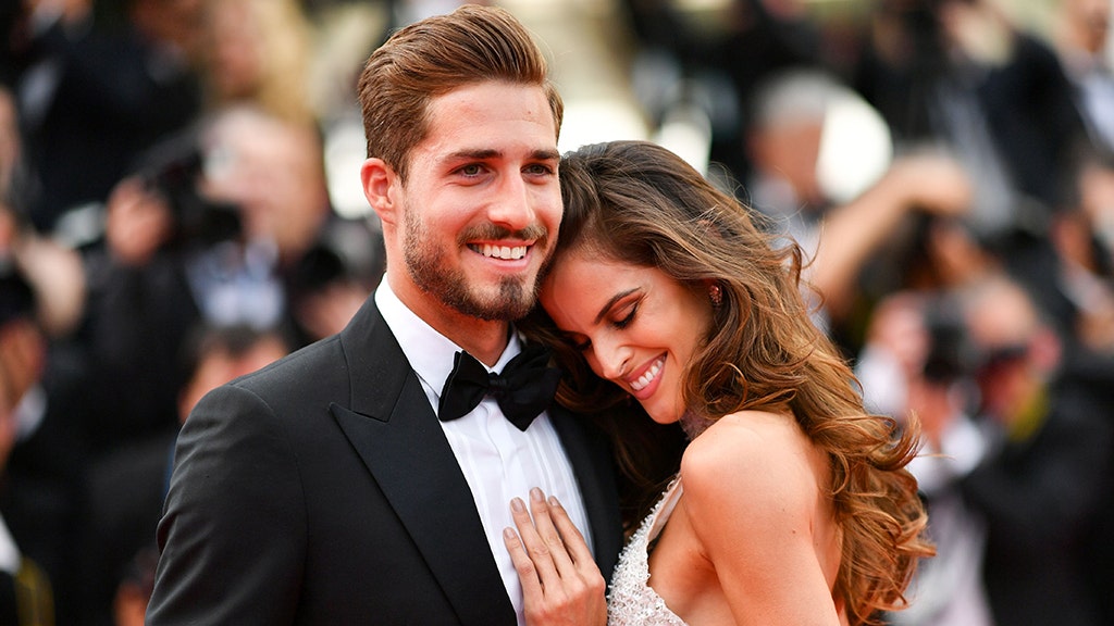 Izabel Goulart Kevin Trapp Reveal Engagement On Instagram Fox News 6415