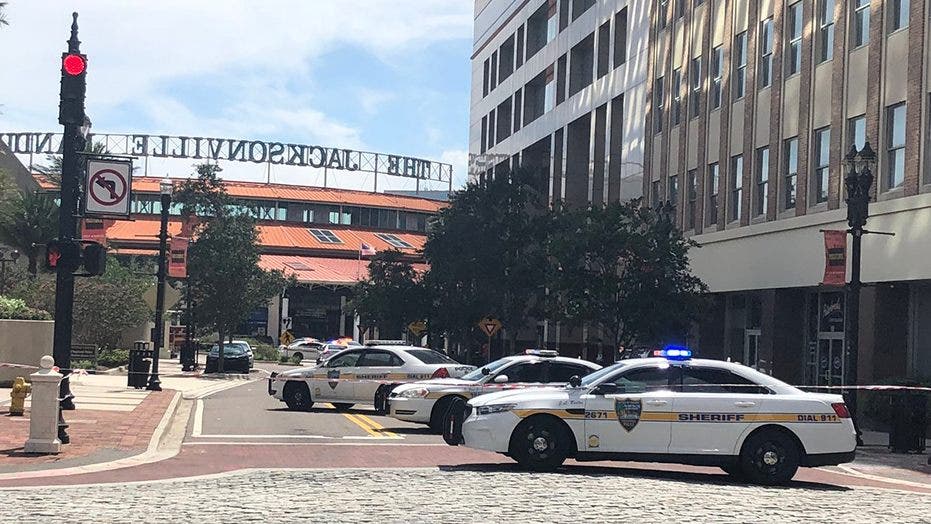 Gunman at Jacksonville Landing gaming event kills 2 before killing