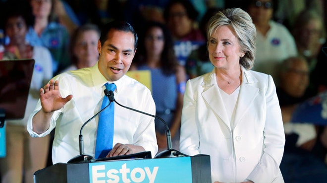 Could He Be Clintons Vp Julián Castro Makes Trip Home To Texas Amid 7995