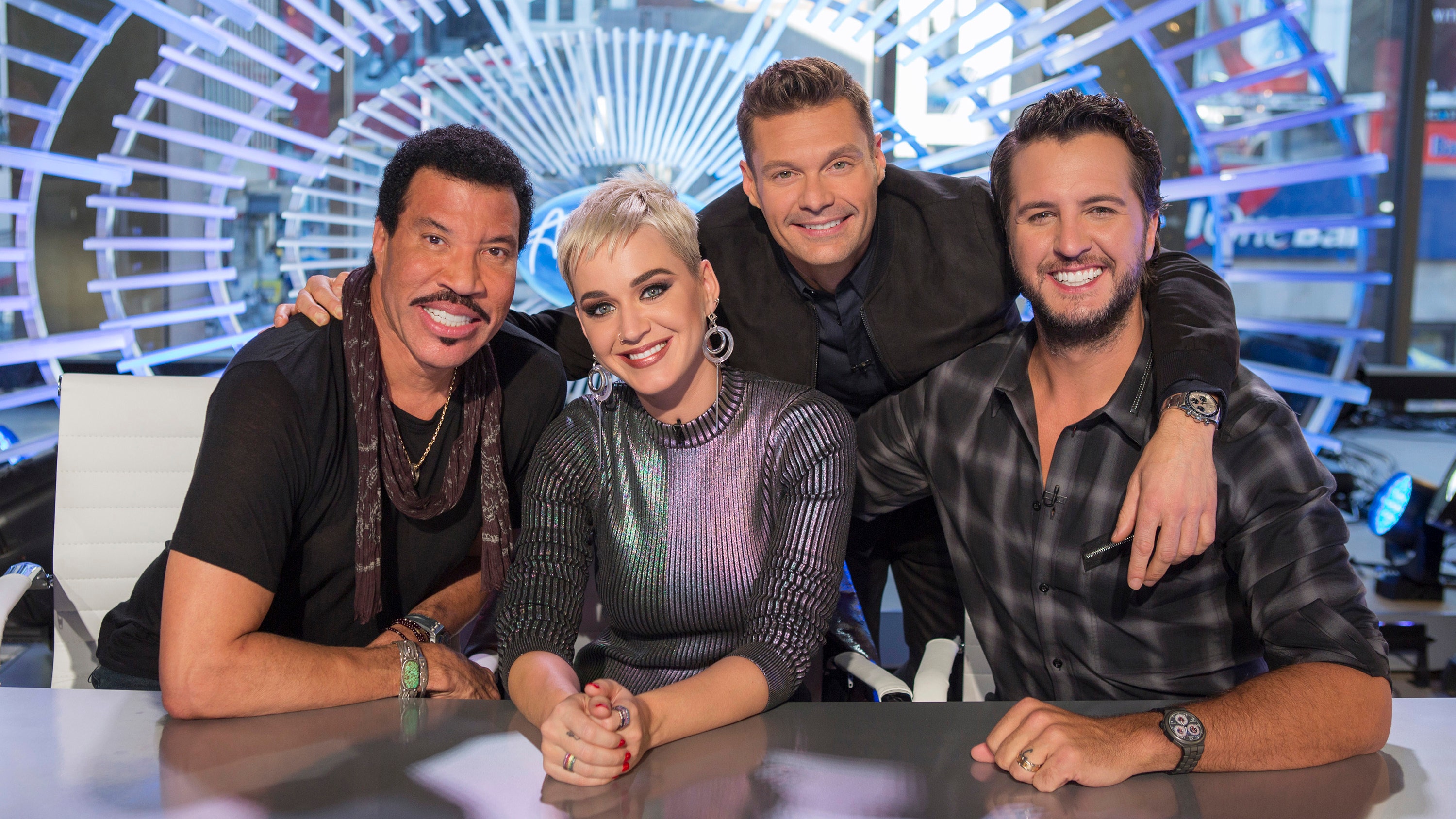 'American Idol' judges Katy Perry, Lionel Richie give update on Luke Bryan after coronavirus announcement - Fox News