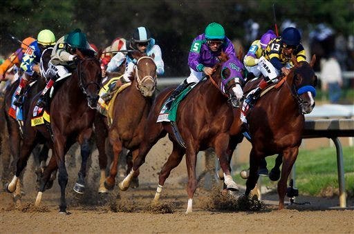 California Chrome memisahkan diri untuk memenangkan Kentucky Derby