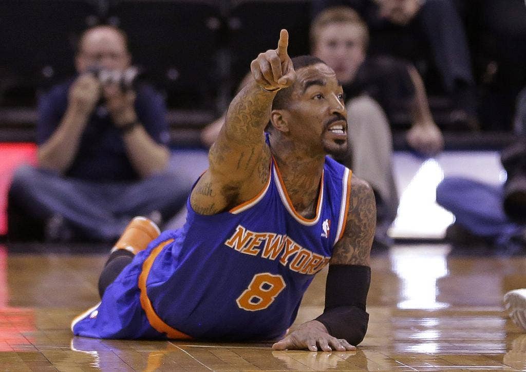 Knicks mengalahkan Jazz 92-83 untuk menyelesaikan perjalanan tandang 3-2, menjauhkan permainan dari tempat playoff