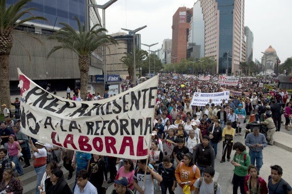 Mexico’s Labor Bill Loosens Hiring for Locals