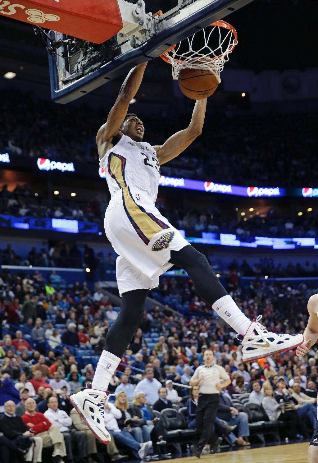Davis memiliki 25 poin, 12 rebound, 6 blok saat pelikan menarik dari Lakers, 109-102