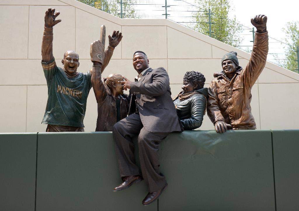 Green Bay Packers' home opener marks unveiling of expanded alumni suite at  Lambeau Field