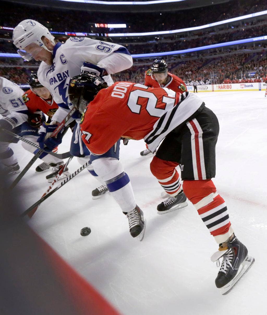Chicago Blackhawks mengakhiri 6 kemenangan beruntun Tampa Bay dengan kemenangan adu penalti 3-2