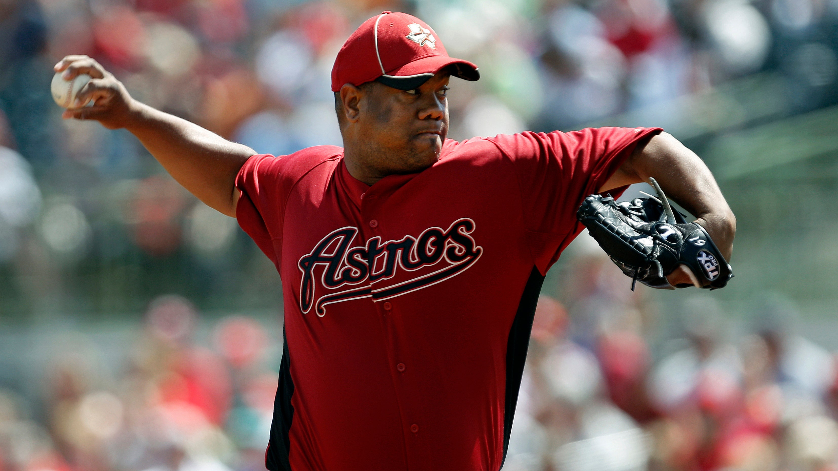 Livan Hernandez officially retires, ending compelling 17-year career -  Sports Illustrated