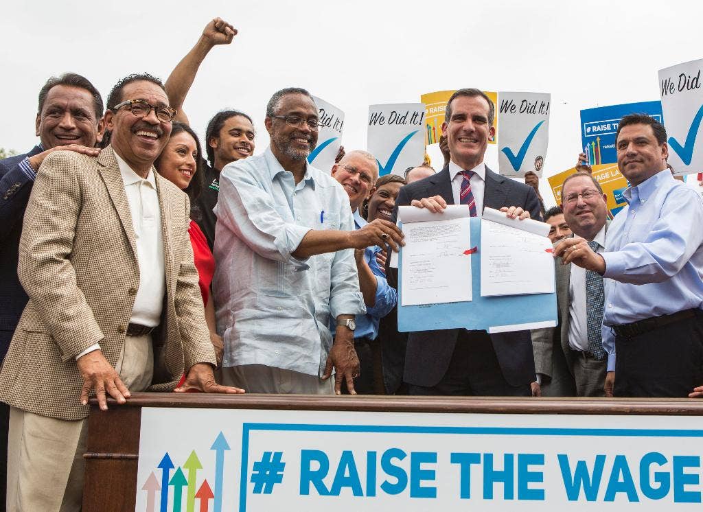 Los Angeles County could push minimum wage to 15 for some workers