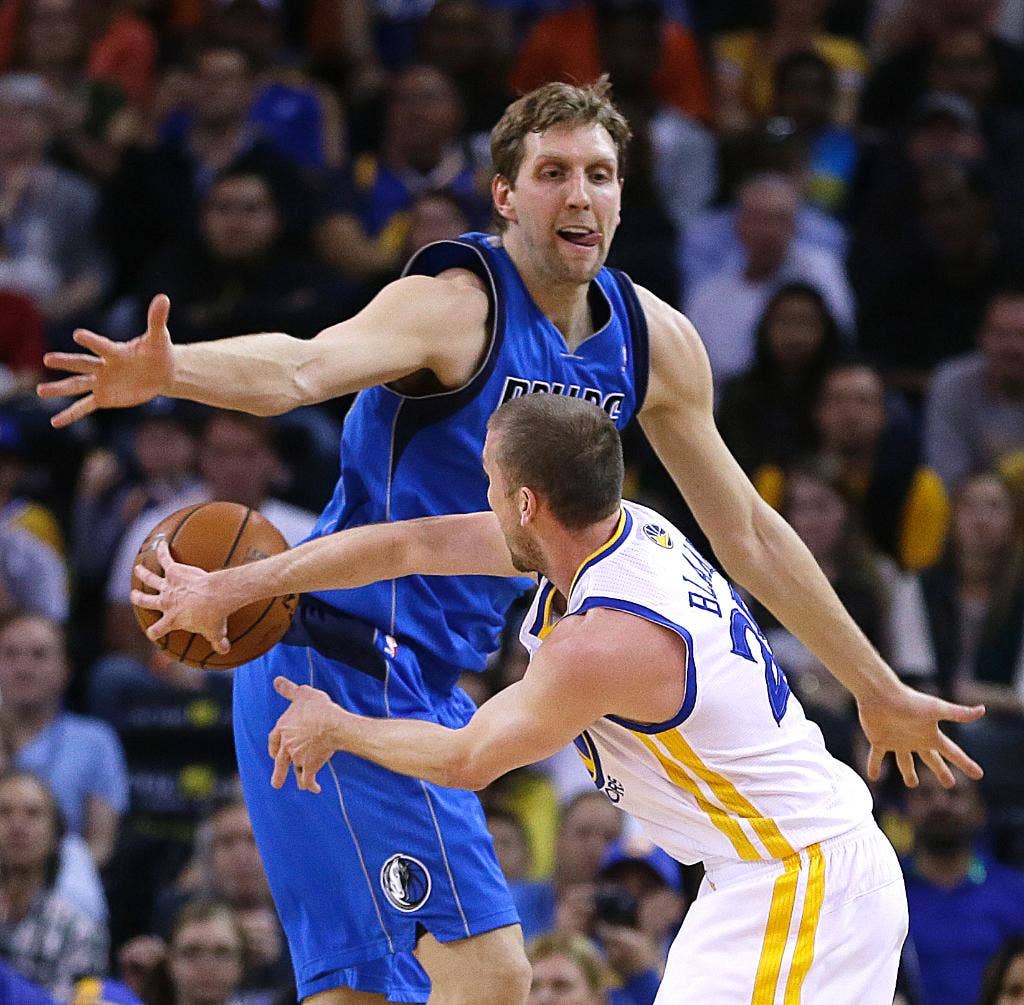 Vibrant Warriors Face The Mavericks, Aim For 5th Straight Win Scene Photography Vibrant Warriors Face The Mavericks, Aim For 5th Straight Win Scene Photography