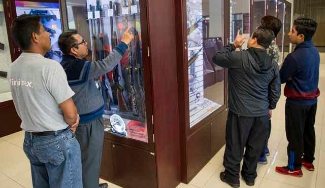 The loneliest gun store in Mexico