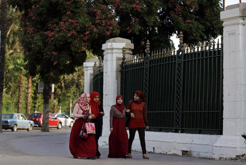 Ketika universitas dibuka kembali, Mesir menutup kampus untuk mencegah protes