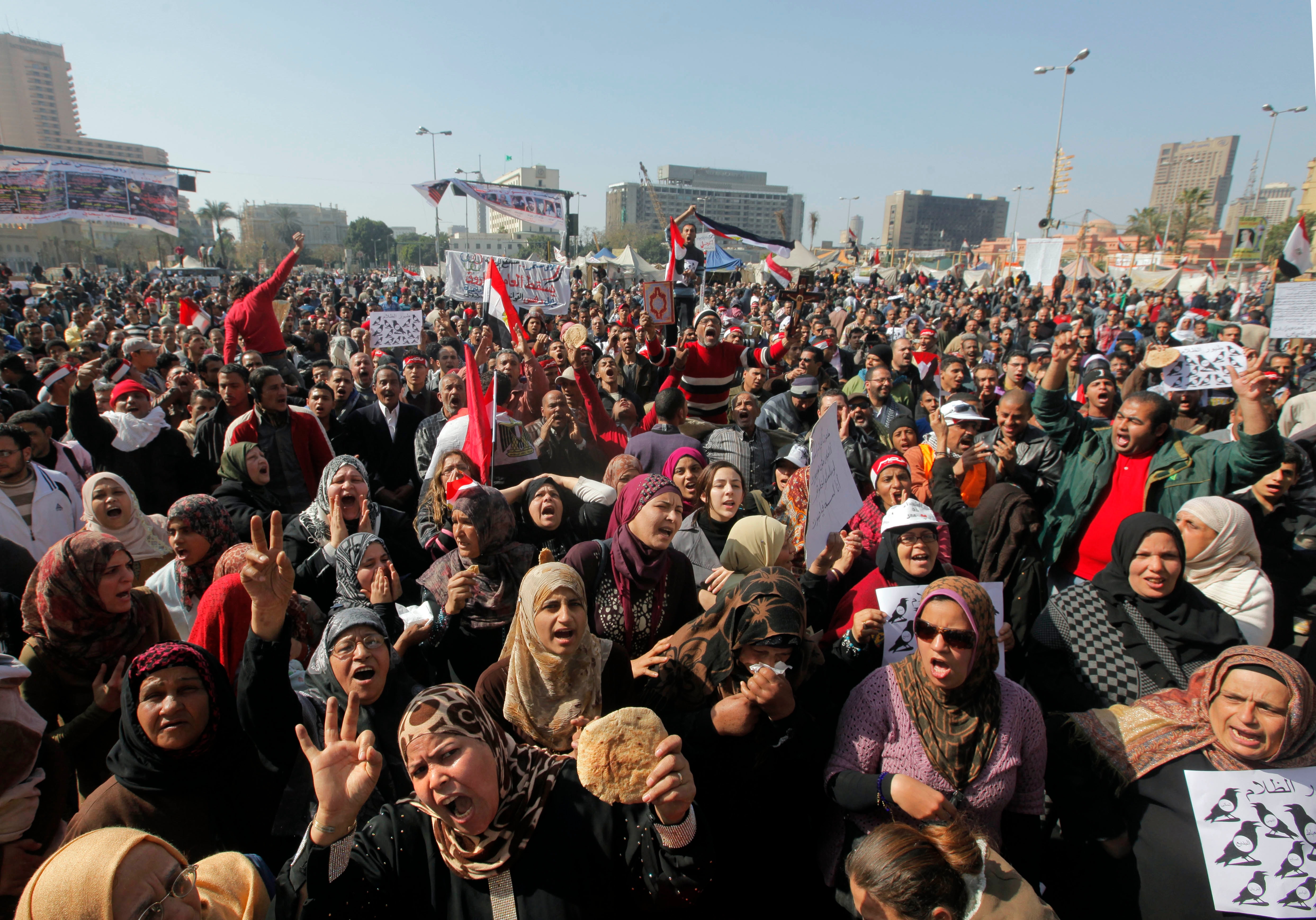 Египет население. Египет толпа. Толпа людей в Египте. Египет народ в городах. Мирная толпа египтян.