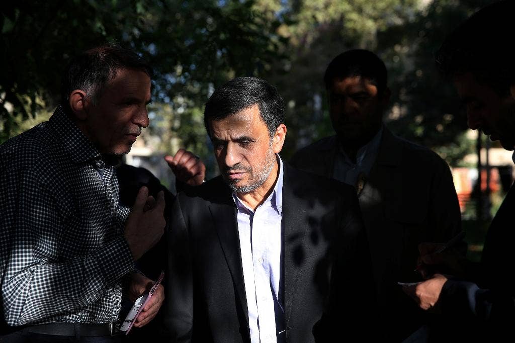 Ahmadinejad dari Iran bermaksud untuk kembali menantang kelompok moderat yang mendukung kesepakatan nuklir